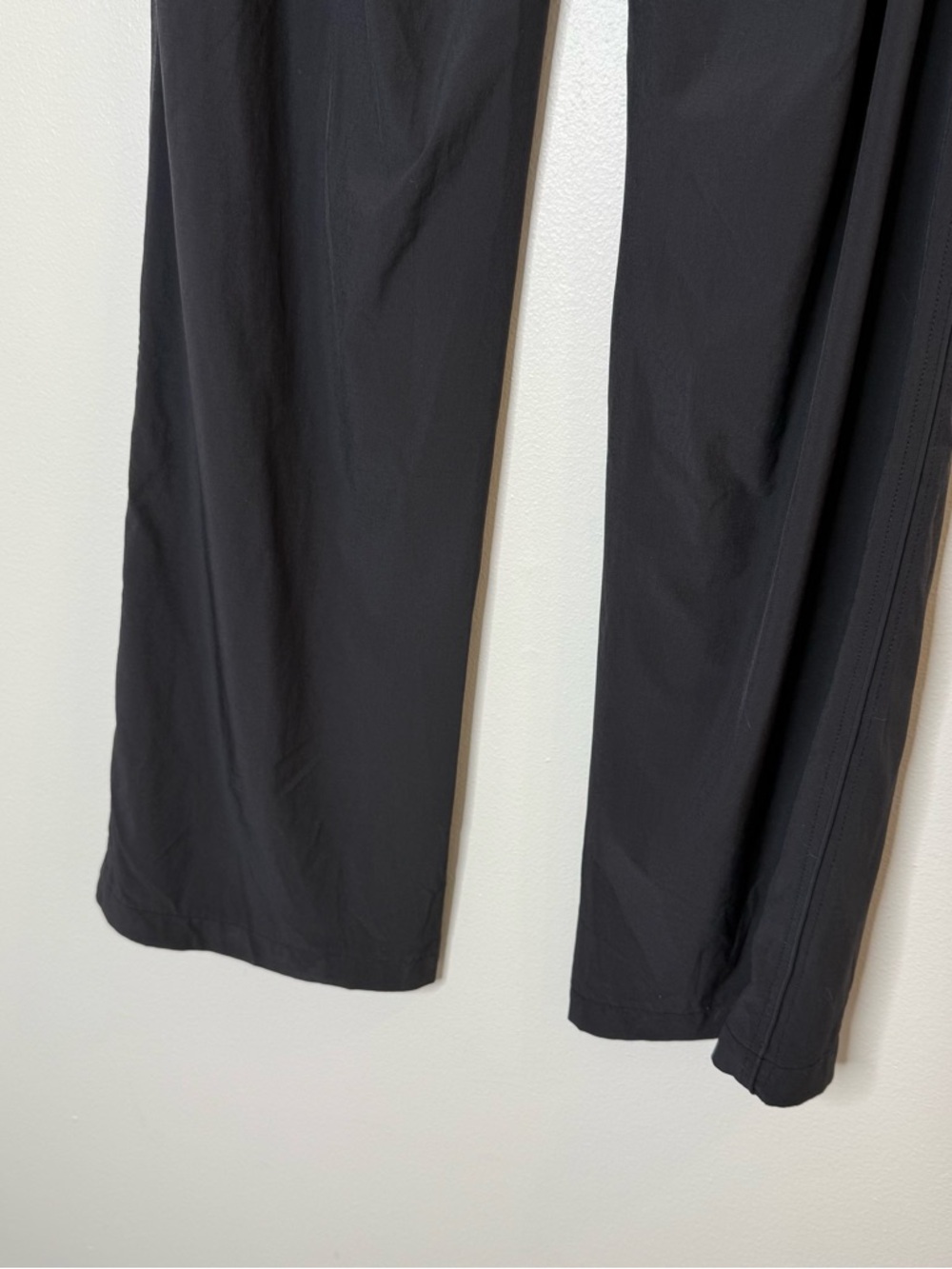 Vuori Villa Trouser in black size medium inseam 33” - Picture 5 of 14